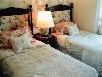 Emerald Guest House Room