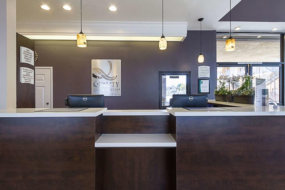 كواليتي إن آند سويتس هانتينجتون بيتش الردهة