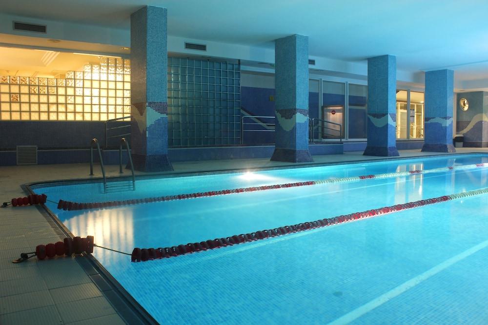 هوتل إيه آر روكا إزميرالدا آند سبا حمام سباحة مغطى