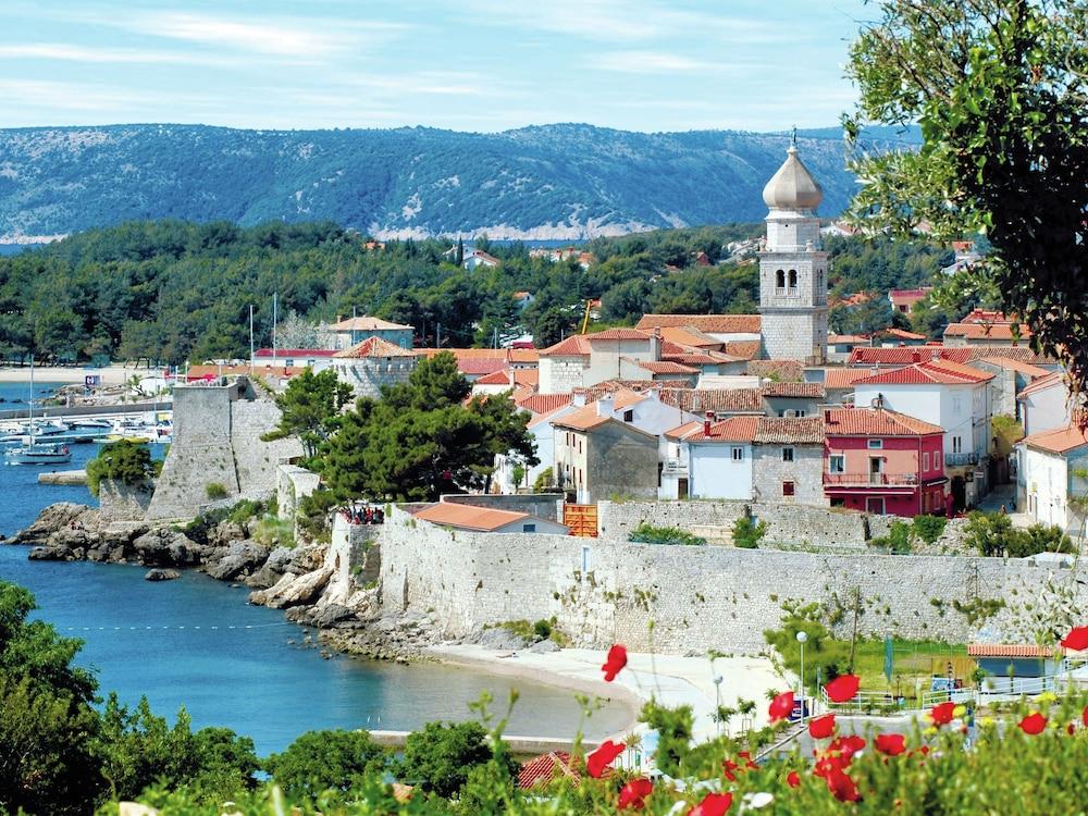 Classy Villa With a sea View in Krk Island Exterior