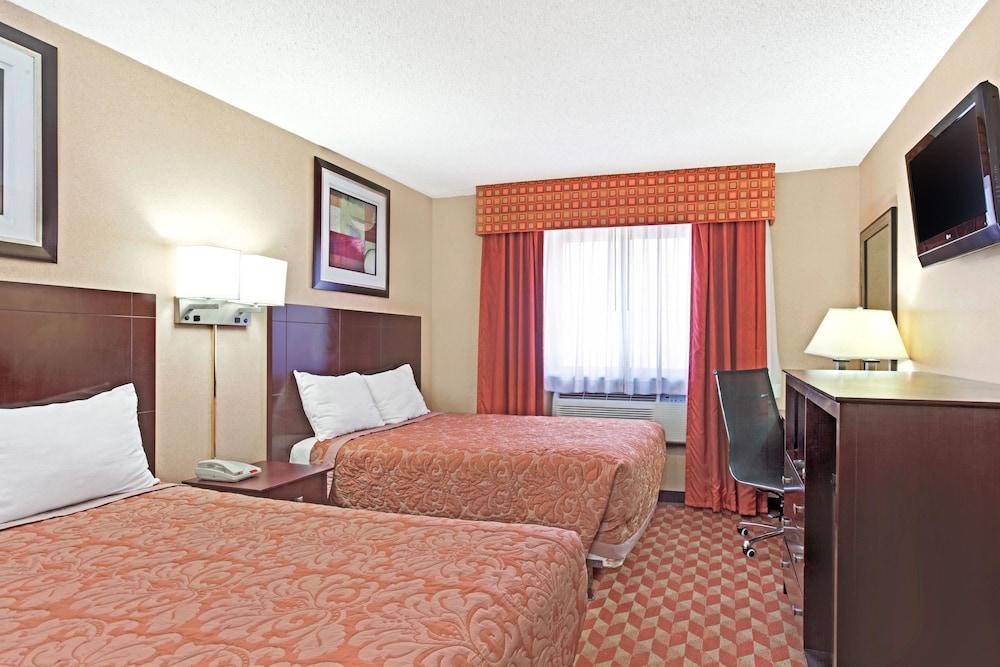 سوبر 8 باي ويندام لونج آيلاند سيتي إل جي إيه هوتل غرفة