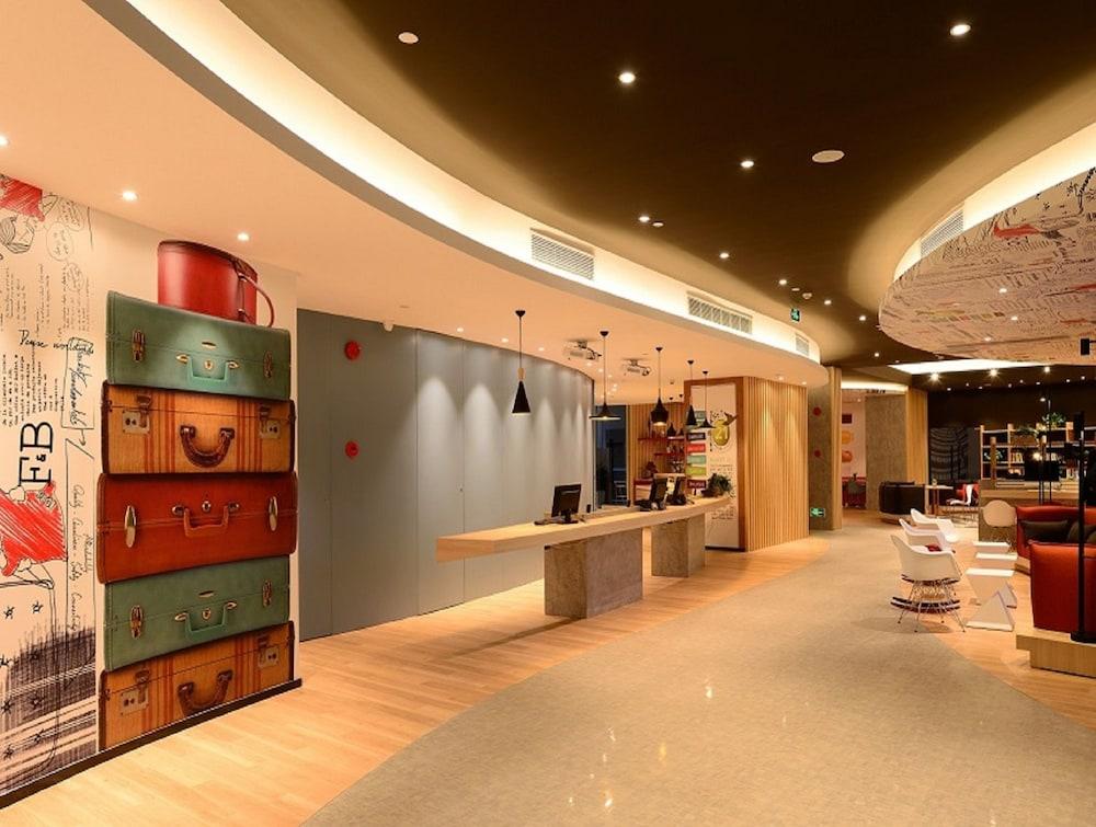 ibis Shanghai New Hongqiao Reception