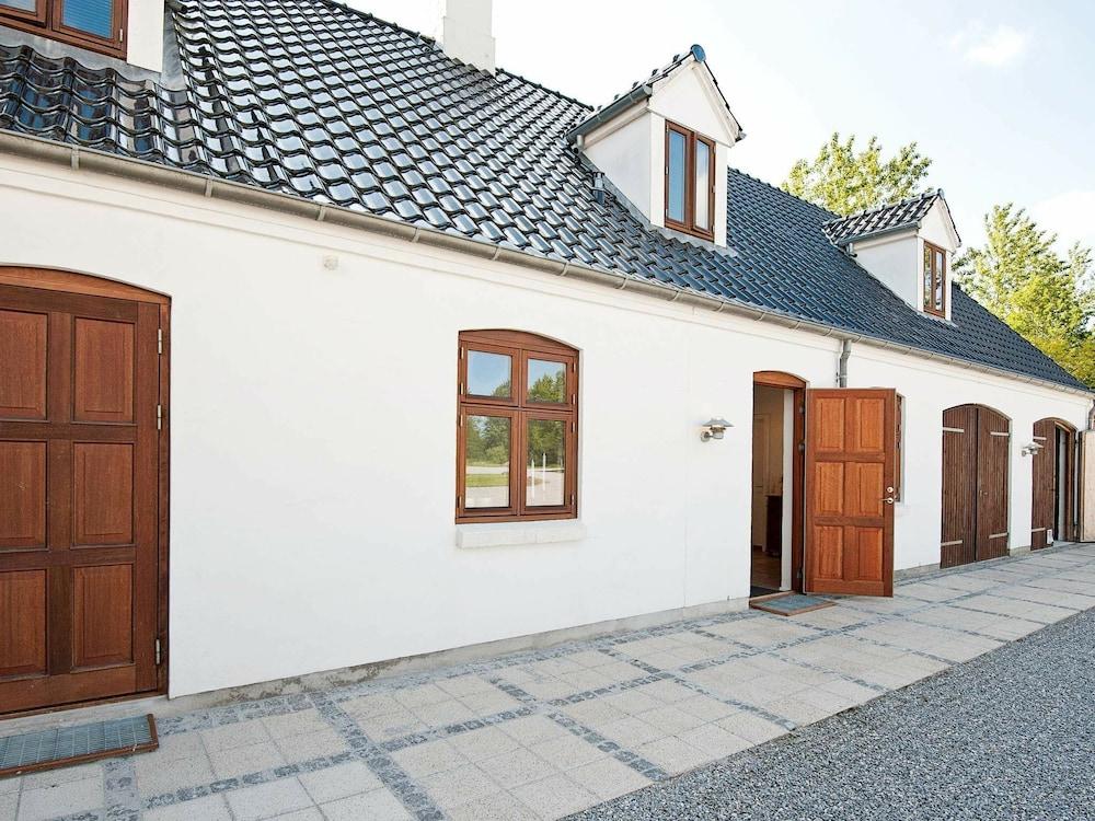 Spacious Apartment in Juelsminde With Lake Views Exterior