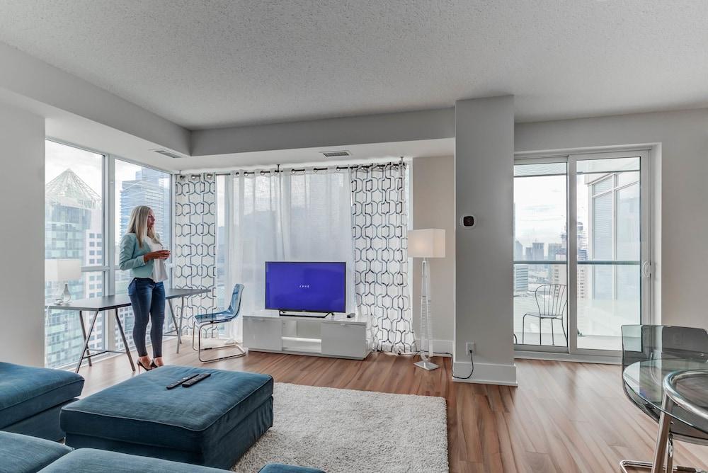Noel Suites - John and Front St West Others
