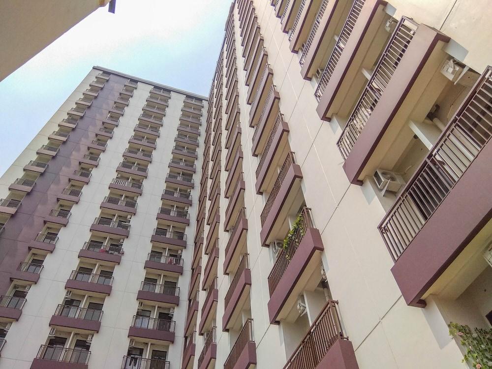 Minimalist and Comfortable Studio Dave Apartment Exterior