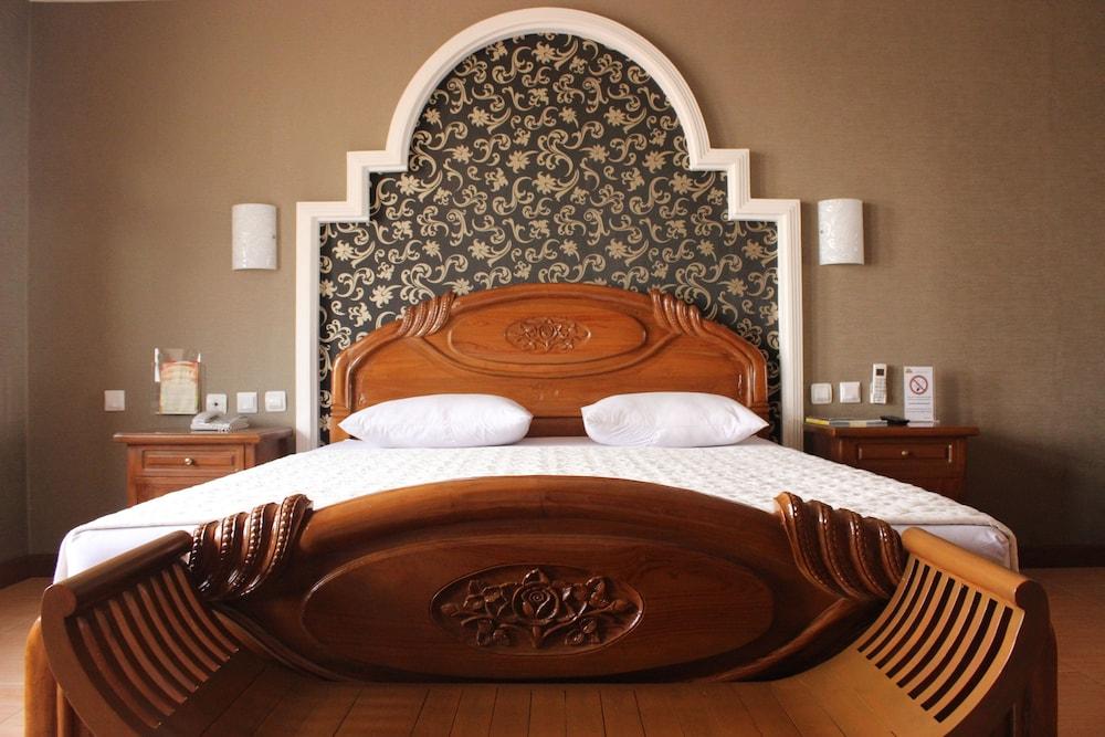 Lingga Hotel Room