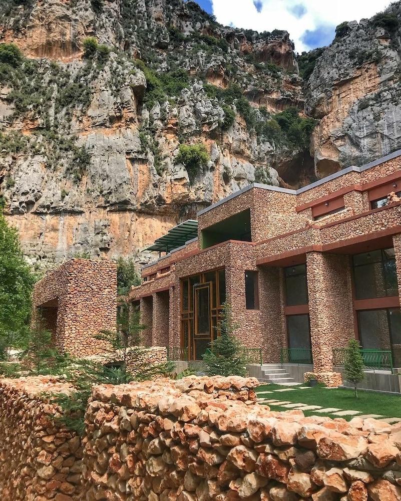 Laze Fountain Eco Hotel Featured Image