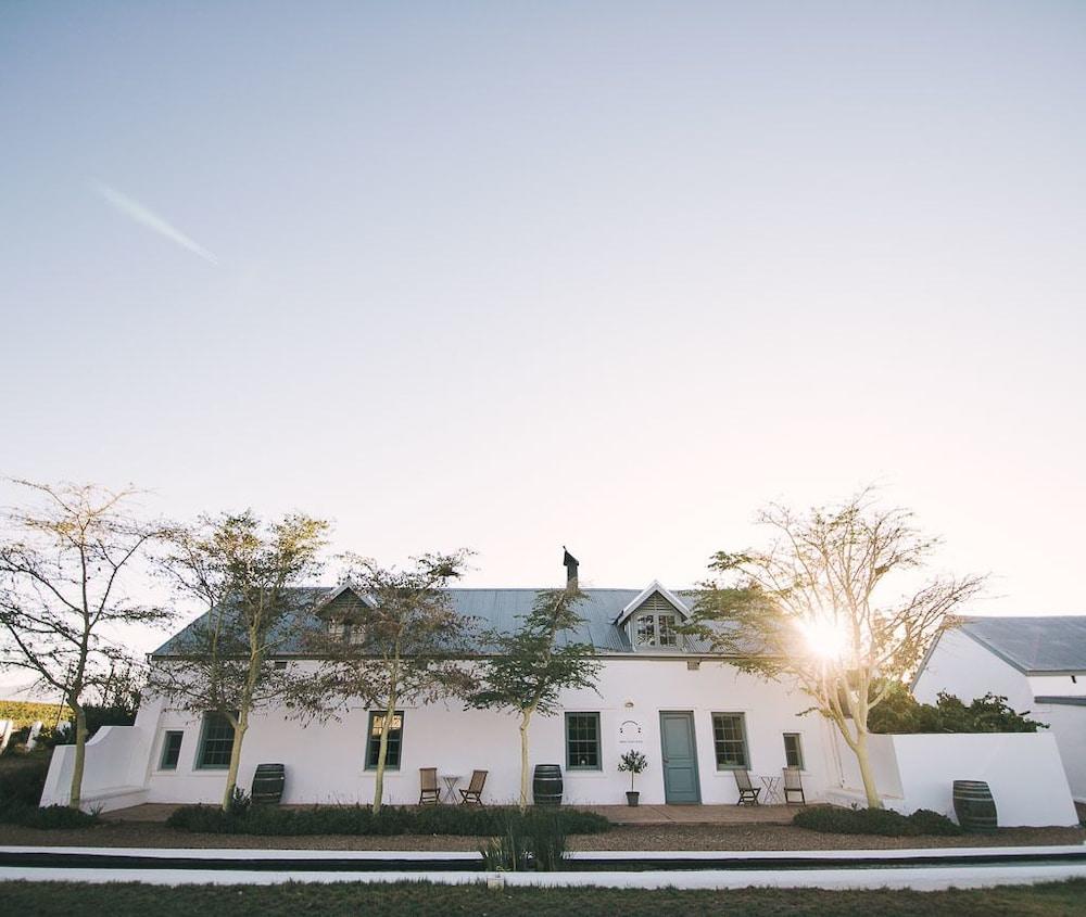 Shiraz Estate Villa & Studios
