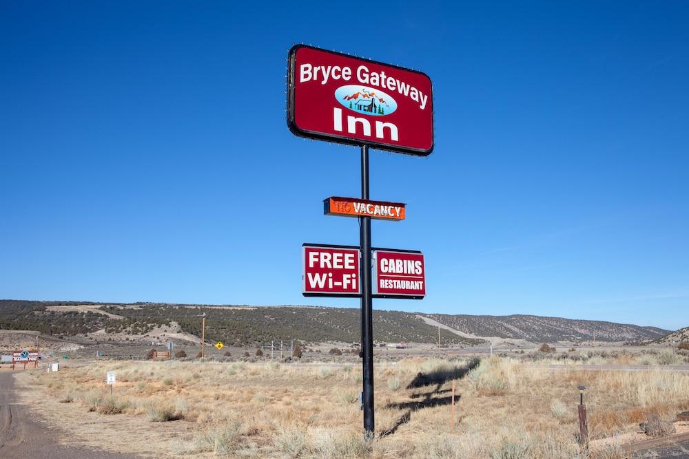 Bryce GatewayInn Cabins Property Grounds