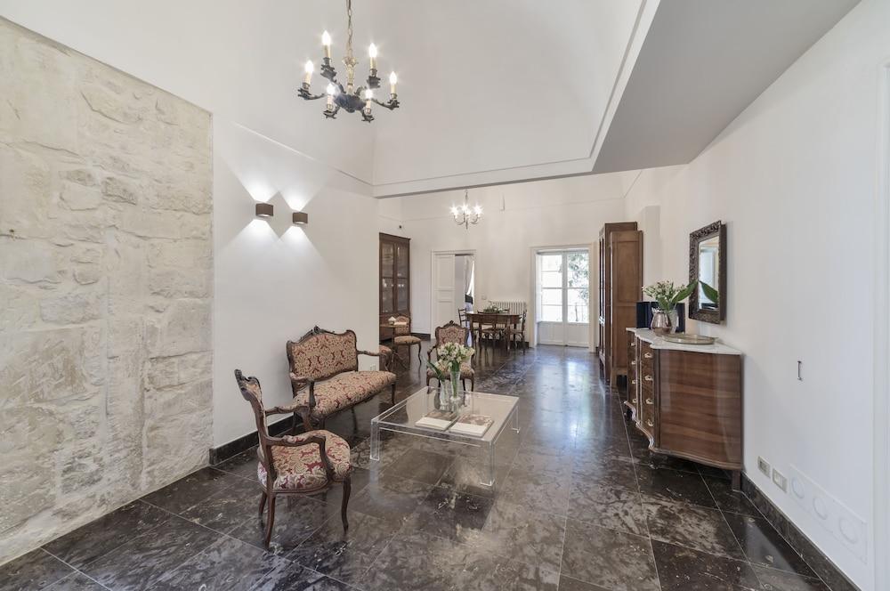 إديل إيموشنال دوموس إيه لوكشري منطقة الجلوس في الردهة