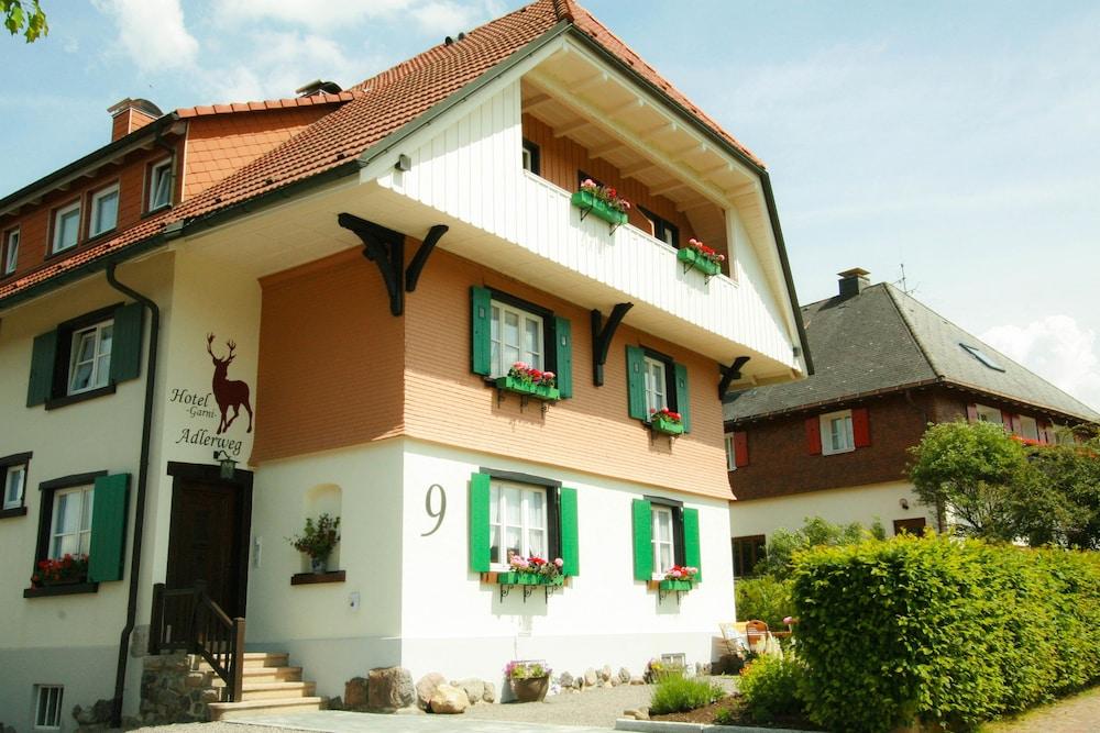 أدلرفيج 9 - داس بد آند بريكفاست