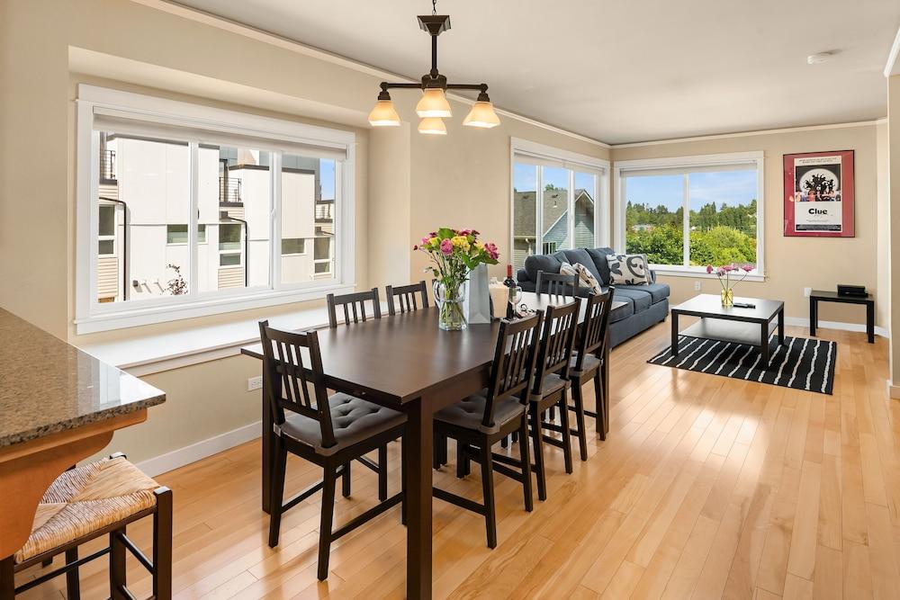 سياتل فاكيشن هوم: لايفز إيه جيم