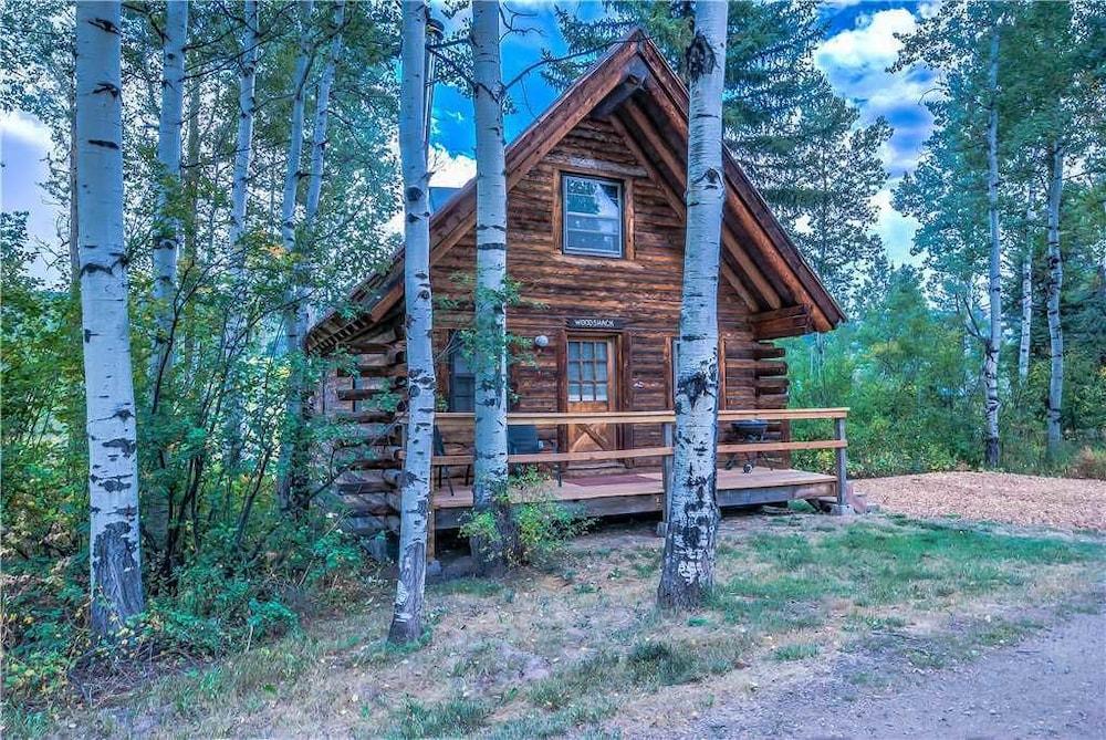 بيري مانزفيلد - وود شاك كابين المنطقة المحيطة بالمنشأة