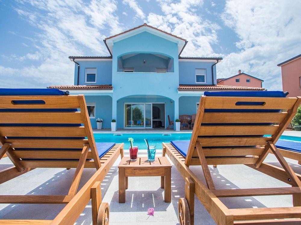 Private Villa in Porec With Swimming Pool Exterior