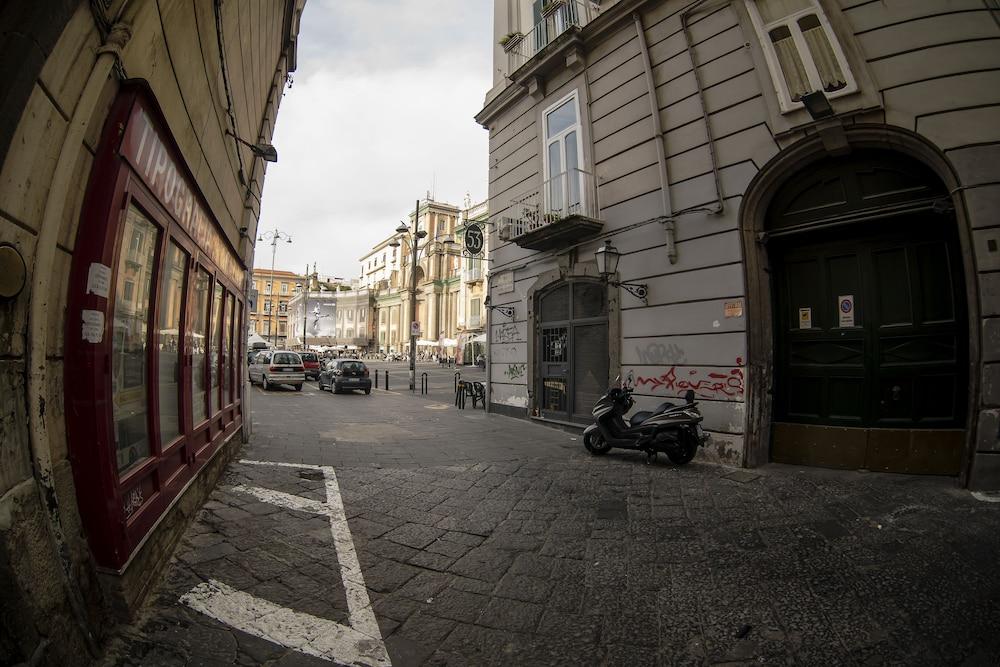 بي آند بي لو 4 ستاجوني دانتز سويتس باي كلابا جروب ديسلوكيتيد هوسبيتاليتي تفاصيل الفندق من الخارج