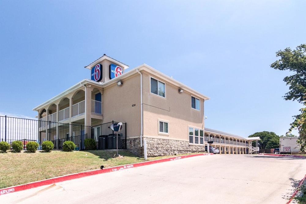 Motel 6 Azle, TX Featured Image