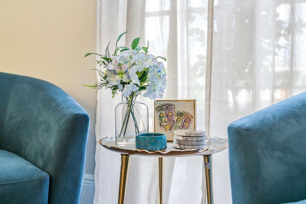 Hosteeva 3BR Steps to St. Charles Ave Interior Detail