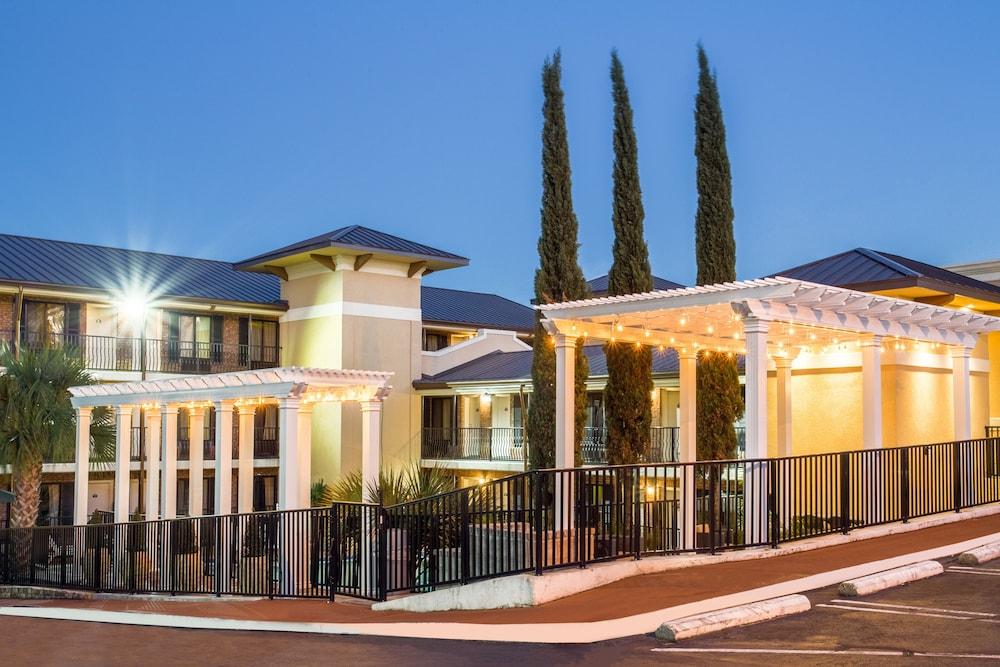 دايز إن باي ويندام بينساكولا - هيستوريك داونتاون تفاصيل الفندق من الخارج