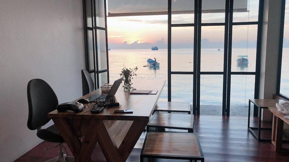 Blue Tao Beach Hotel Lobby Sitting Area