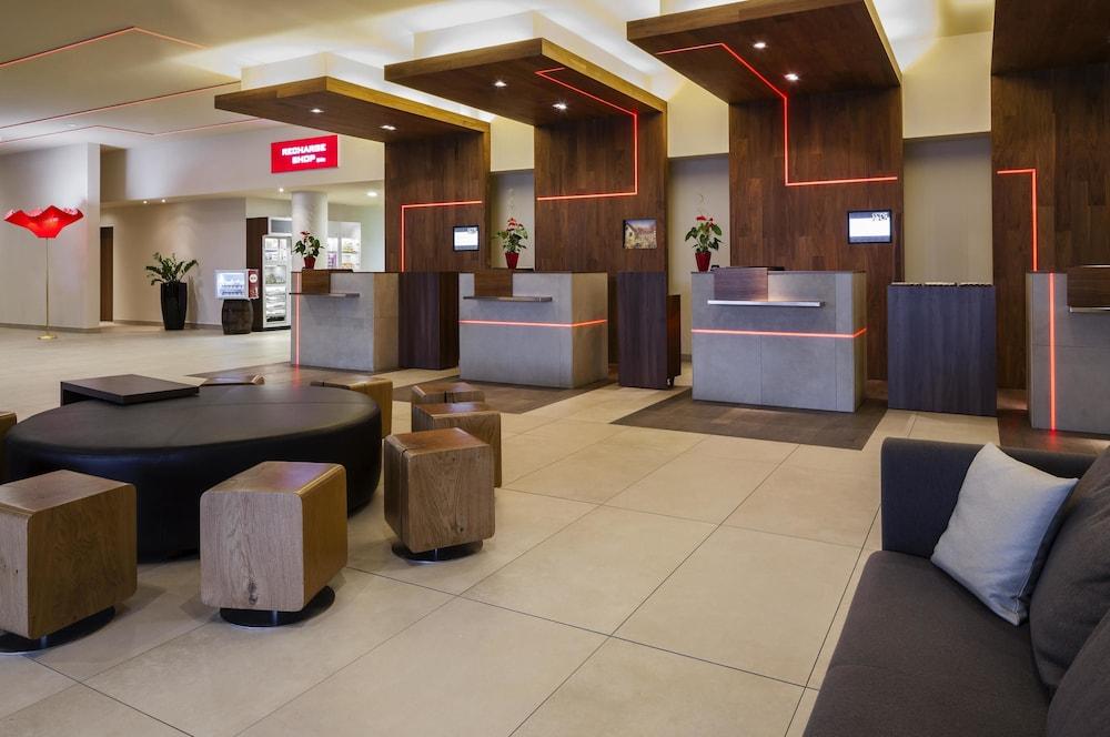 Munich Airport Marriott Hotel Lobby