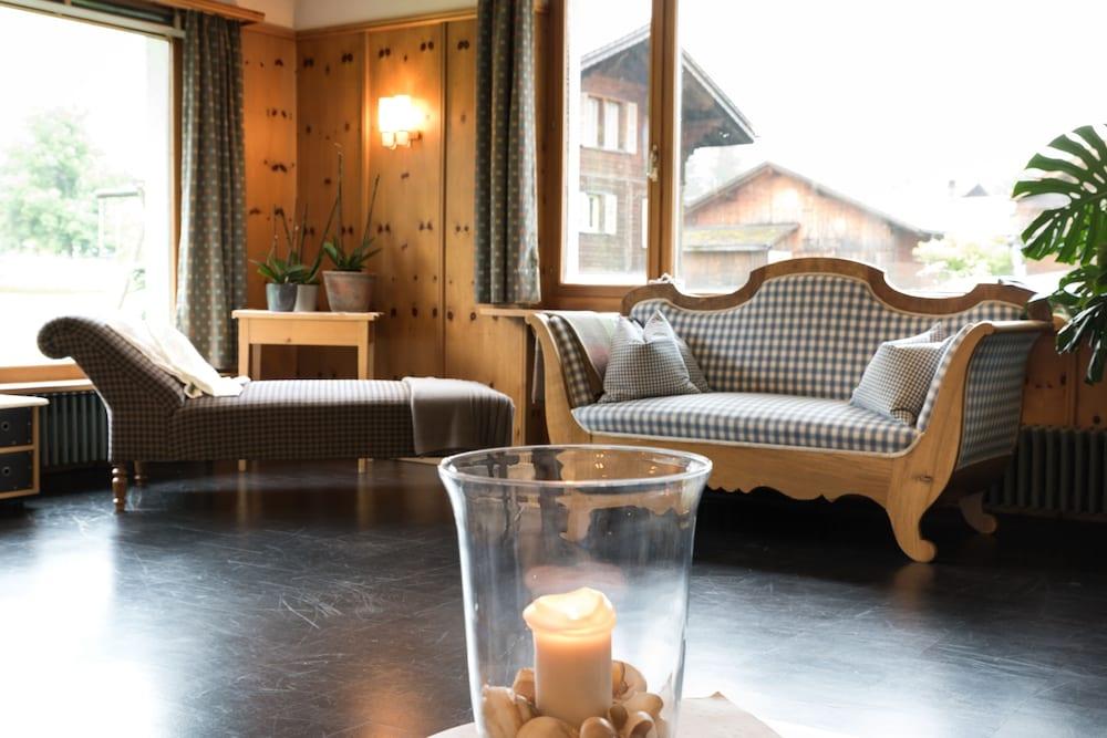 Hotel Blümlisalp Lobby Sitting Area