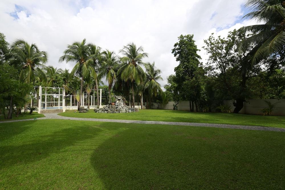 Java Hotel Property Grounds