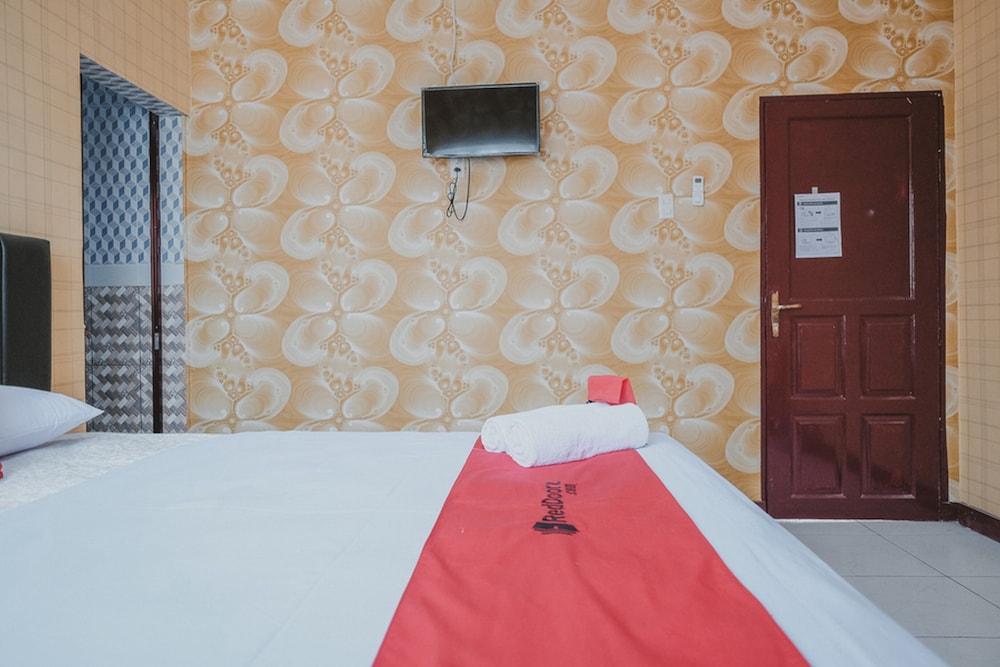 ريد دورز بلس نير إستانا مايمون ميدان غرفة