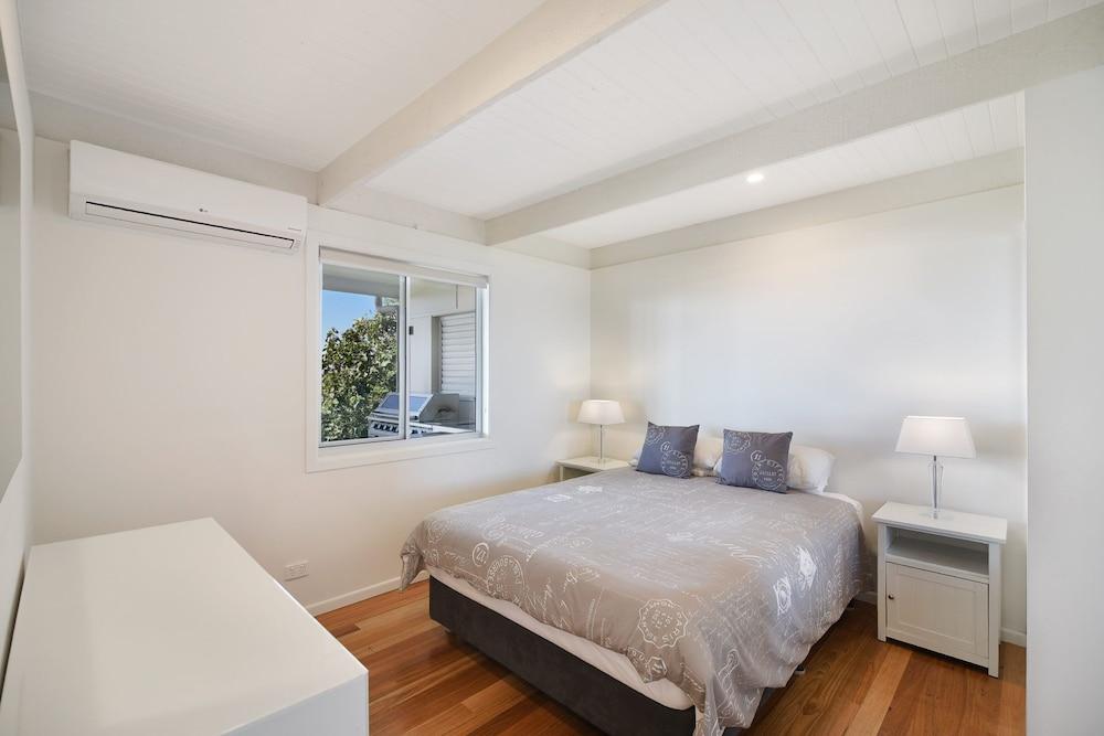 Peregians Viewing Deck, 324 David Low Way, Peregian Beach, Noosa Area Room