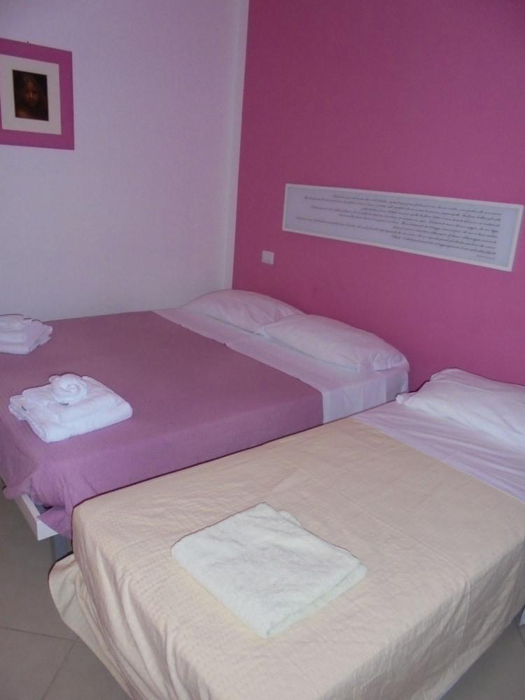 بيد آند بريكافست لا بويسيا غرفة ضيافة