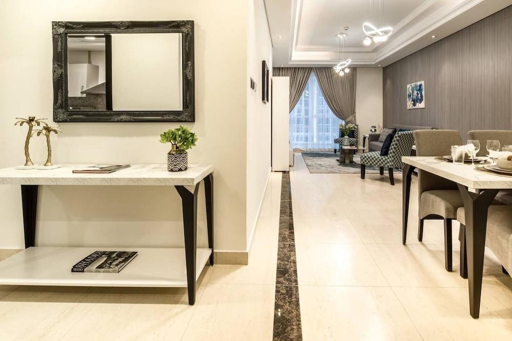 شقة أنيقة وفريدة مكوّنة من غرفتَي نوم في وسط مدينة دبي الراقي! داخلي