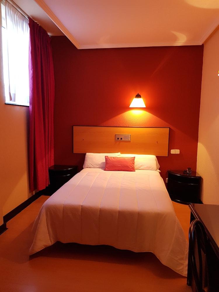 Hotel Faranda Express Torrelavega Room