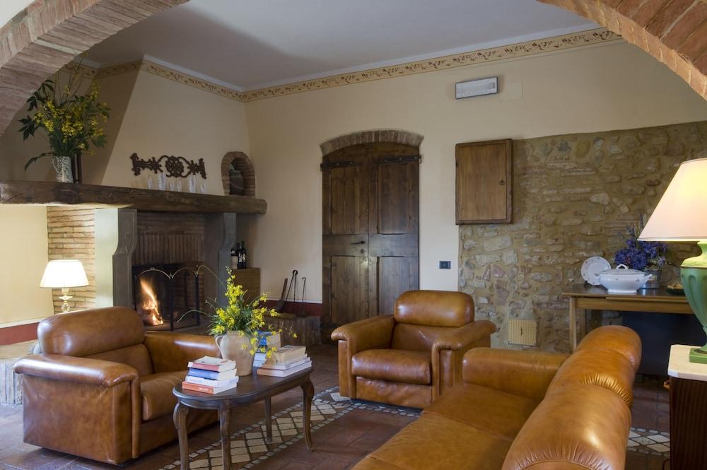 Poderi Arcangelo Lobby Sitting Area