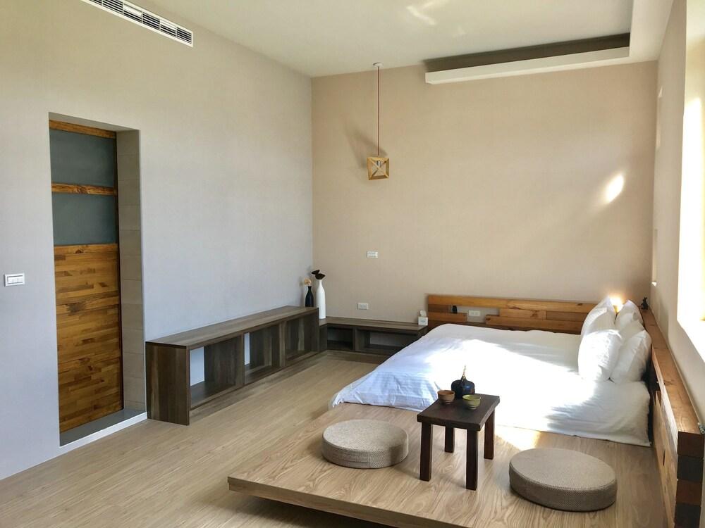 Instay Room