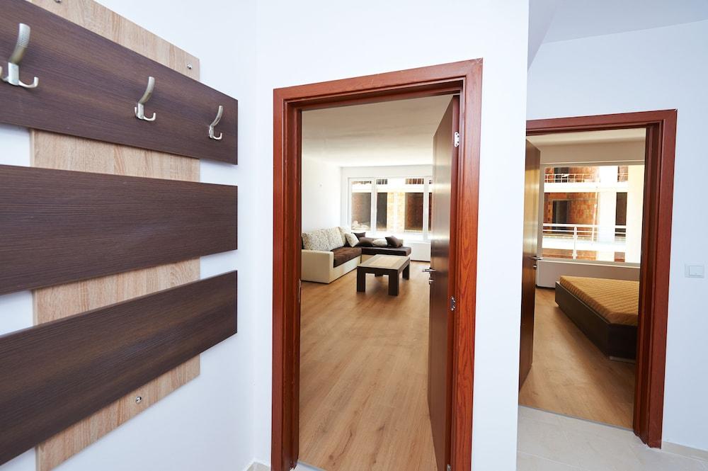 صن رايز أبارتمنتس باي انتر هوتل بوموري منطقة المعيشة