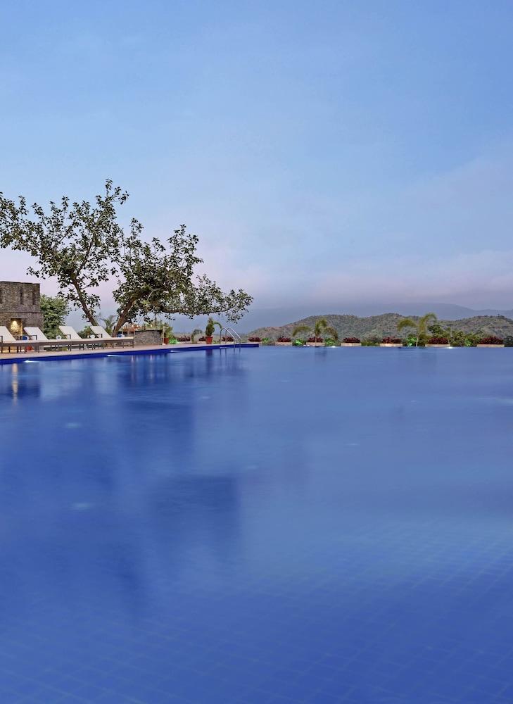 The Kumbha Residency-Luxury Resort and Spa Waterslide