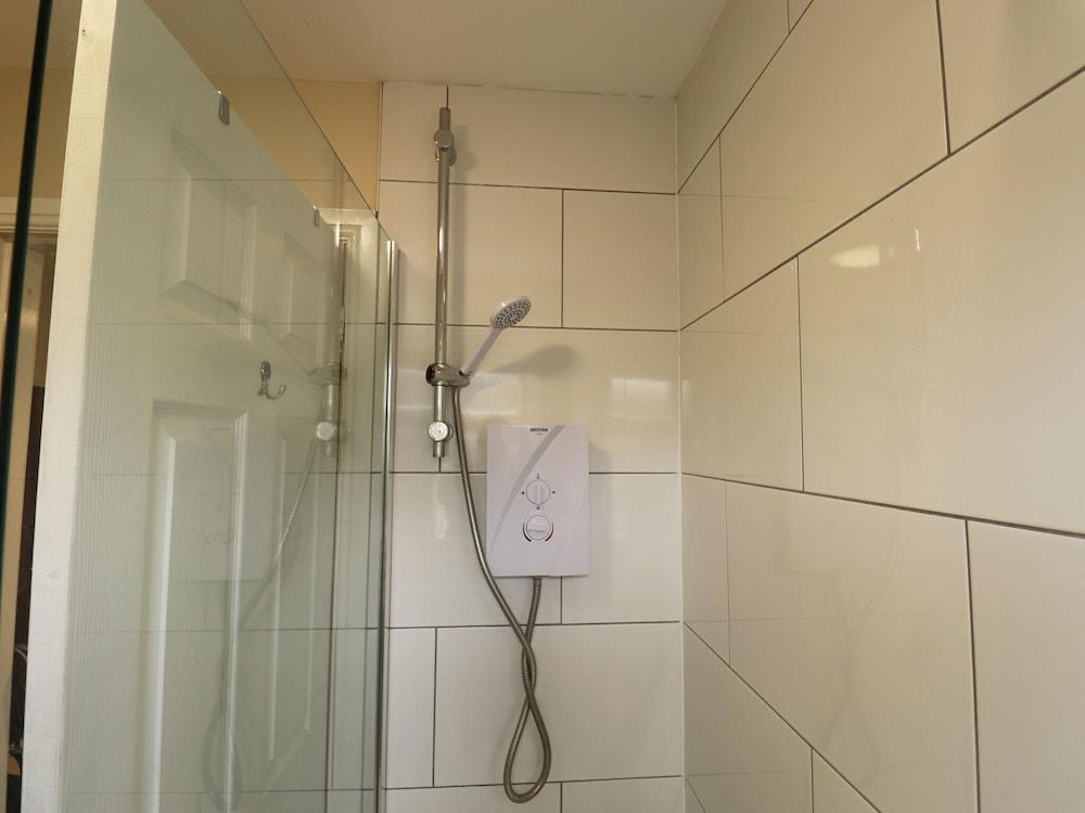 كونتمبوراري أبارتمنت إن لارجس نير كيلبورن كاسل حمام