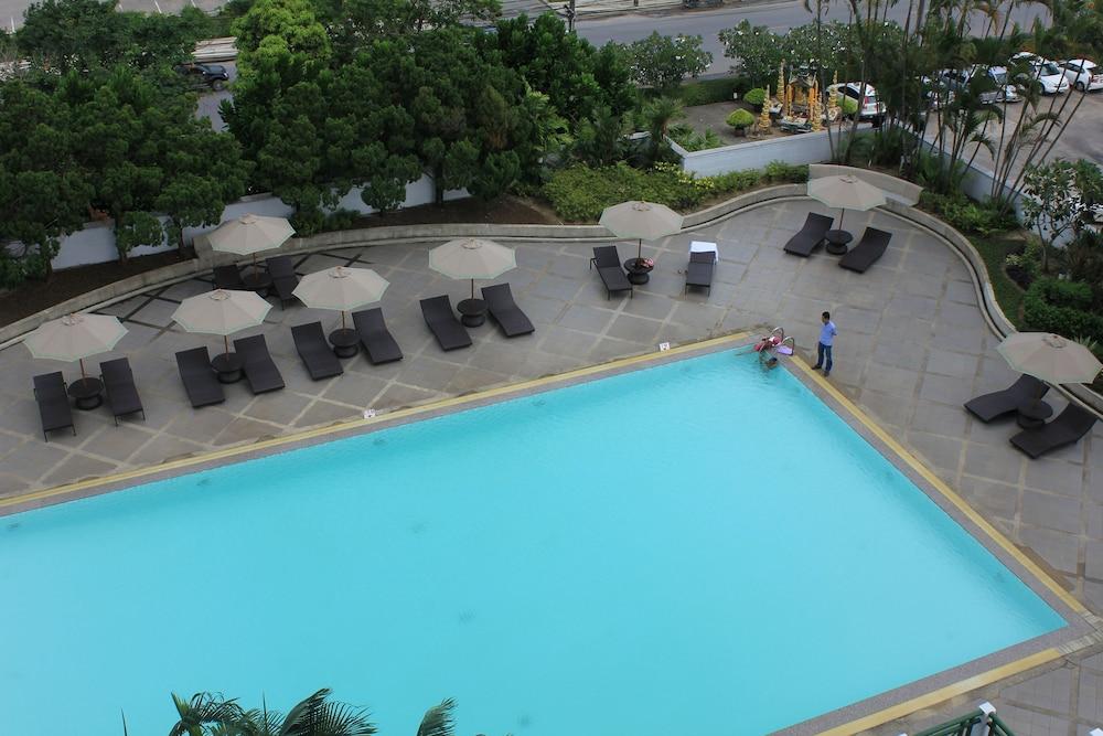 Twin Lotus Hotel Outdoor Pool
