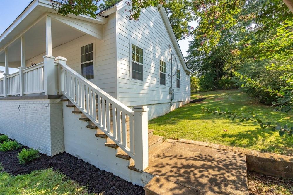 2 Hatch St Exterior