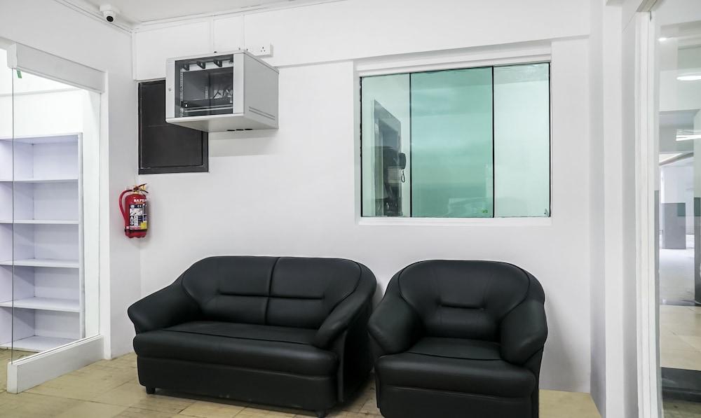 Treebo Luxe Suite, Shivaji Nagar Lobby Sitting Area