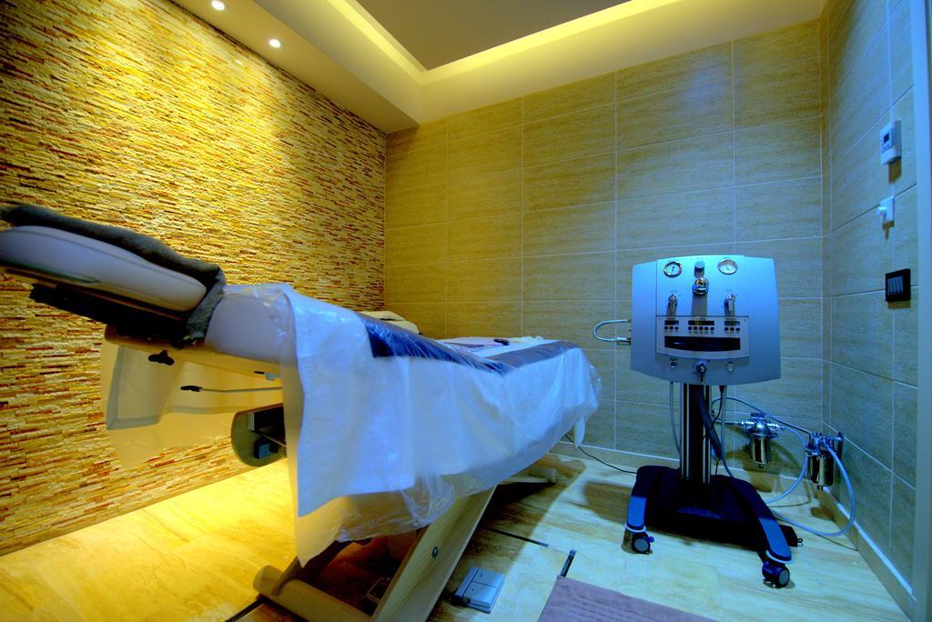 بريميير بالاس هوتل آند سبا أخرى