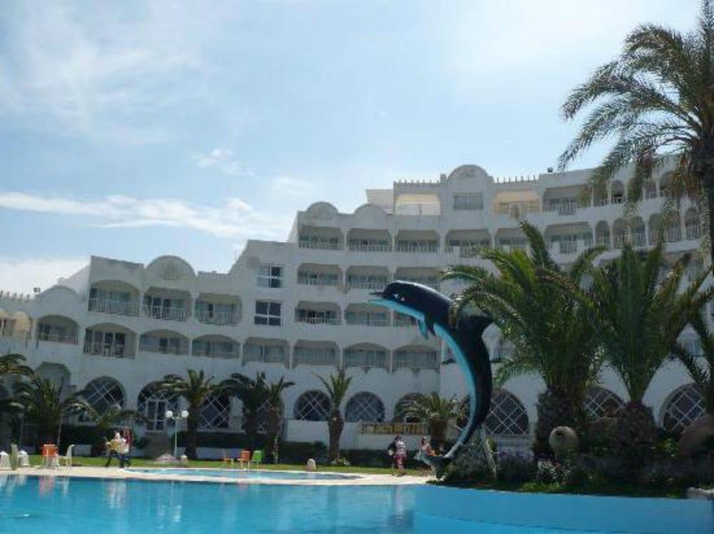 Delphin El Habib Exterior