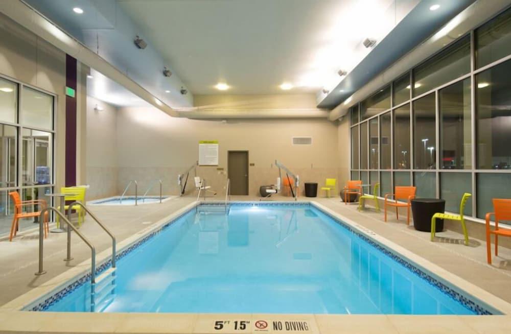 هوم2 سويتس باي هيلتون مينيابوليس بلومينجتون زحليقة مائية