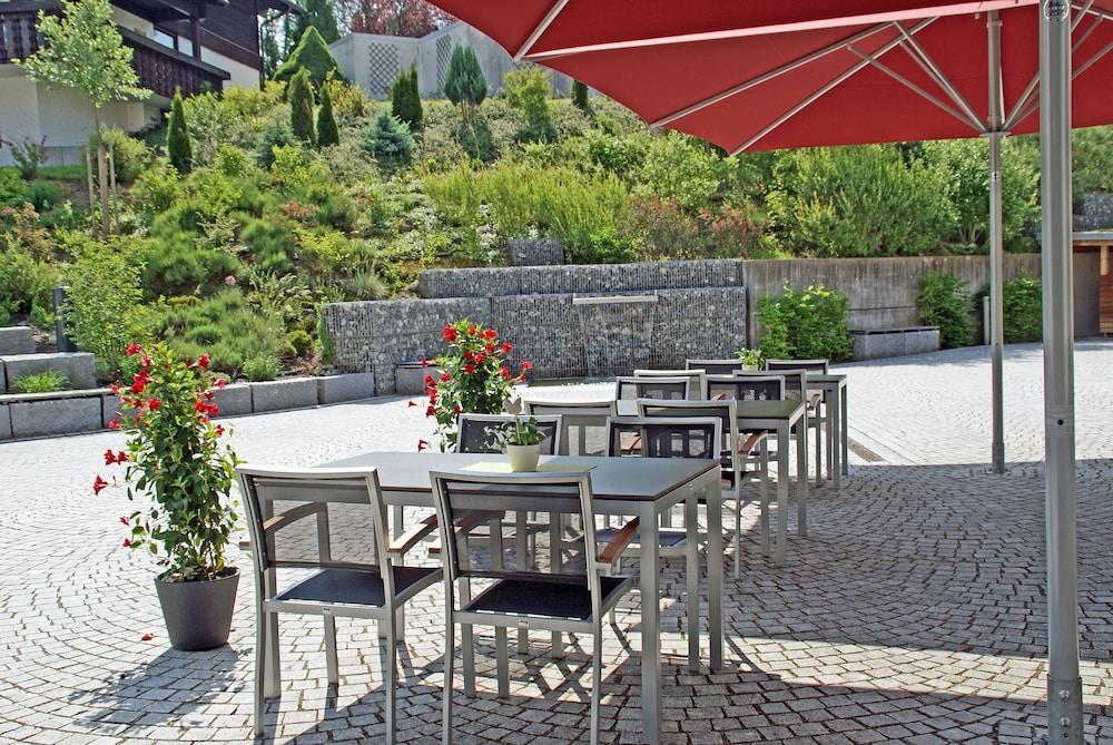 أوكولوجيشيس بيلدونجز تسنتروم كولتيفيرت سطح مشمس