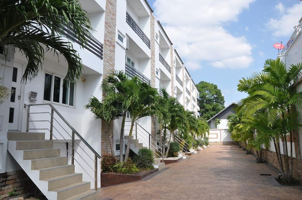 هيدين بالم بول فيلاز المنطقة الخارجية