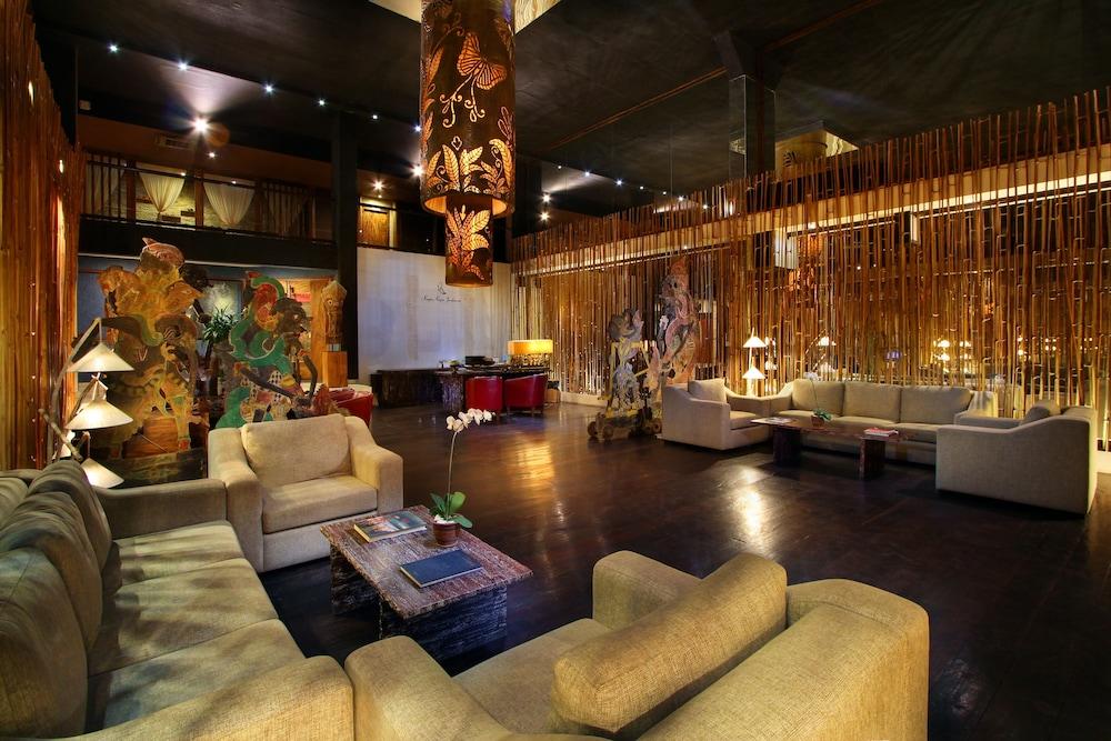 كوبو كوبو جيمباران بيتش كلوب آند سبا باي لوشيتان منطقة الجلوس في الردهة