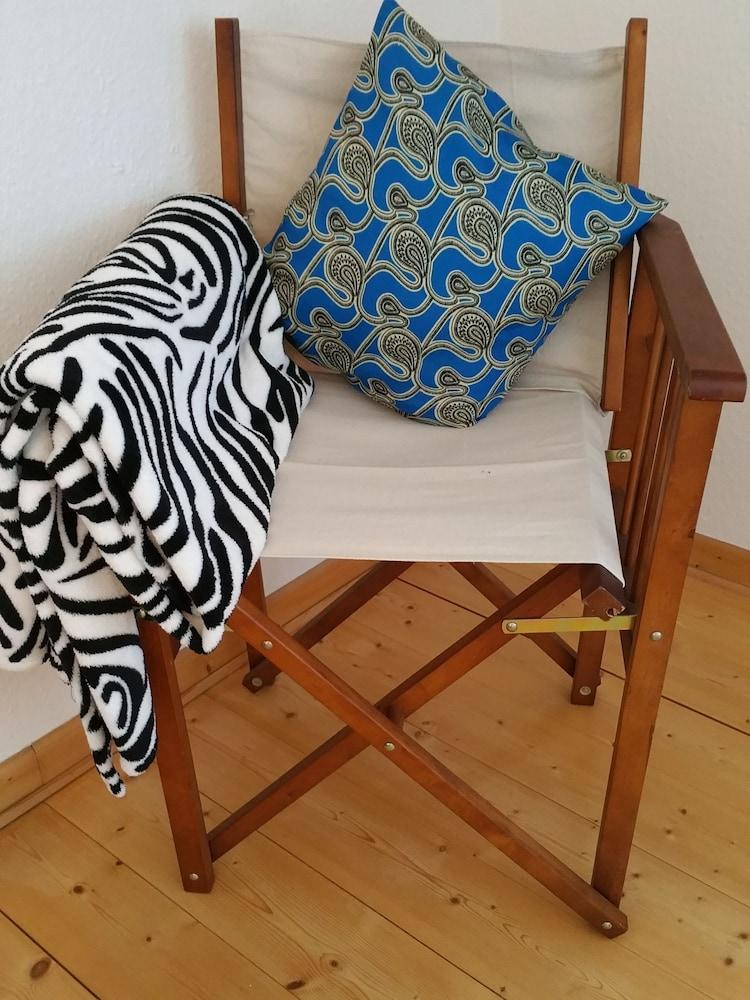 بلوز آند تشوتني بون بد آند بريكفاست داخلي