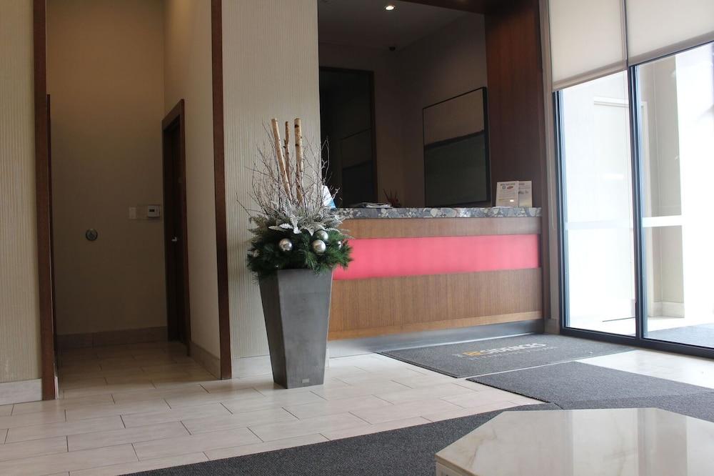 Deluxe Corner Suite - By Elite Suites Lobby