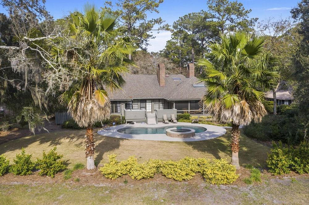 باين بارادايس باي فايف ستار بروبيرتيز المنطقة المحيطة بالمنشأة