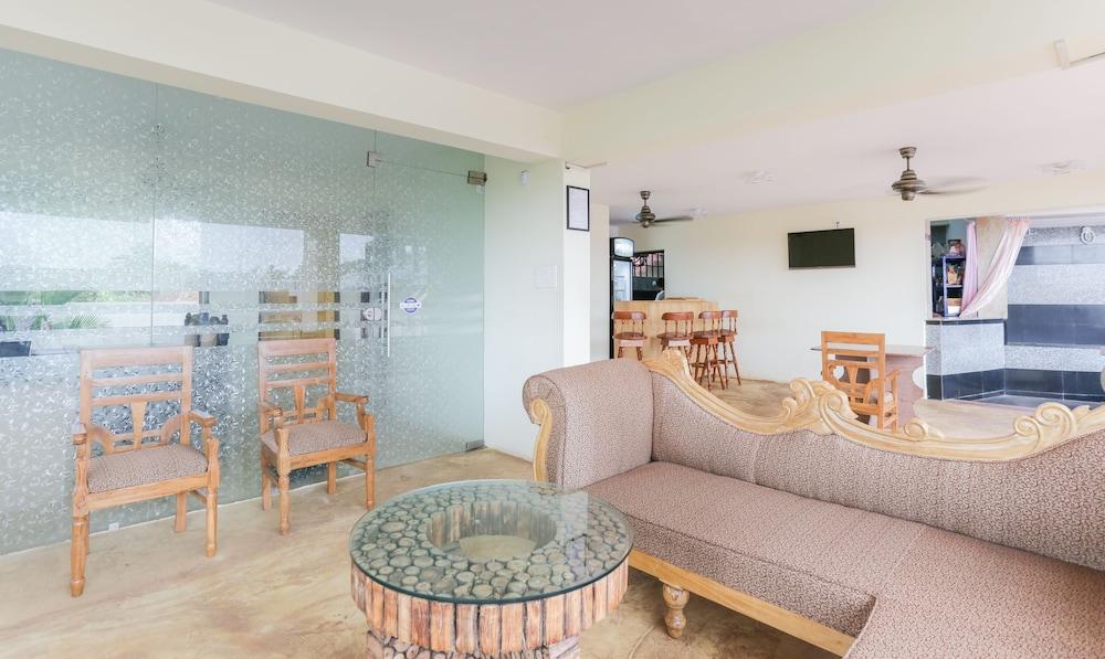 Treebo Aarya Boulevard Interior