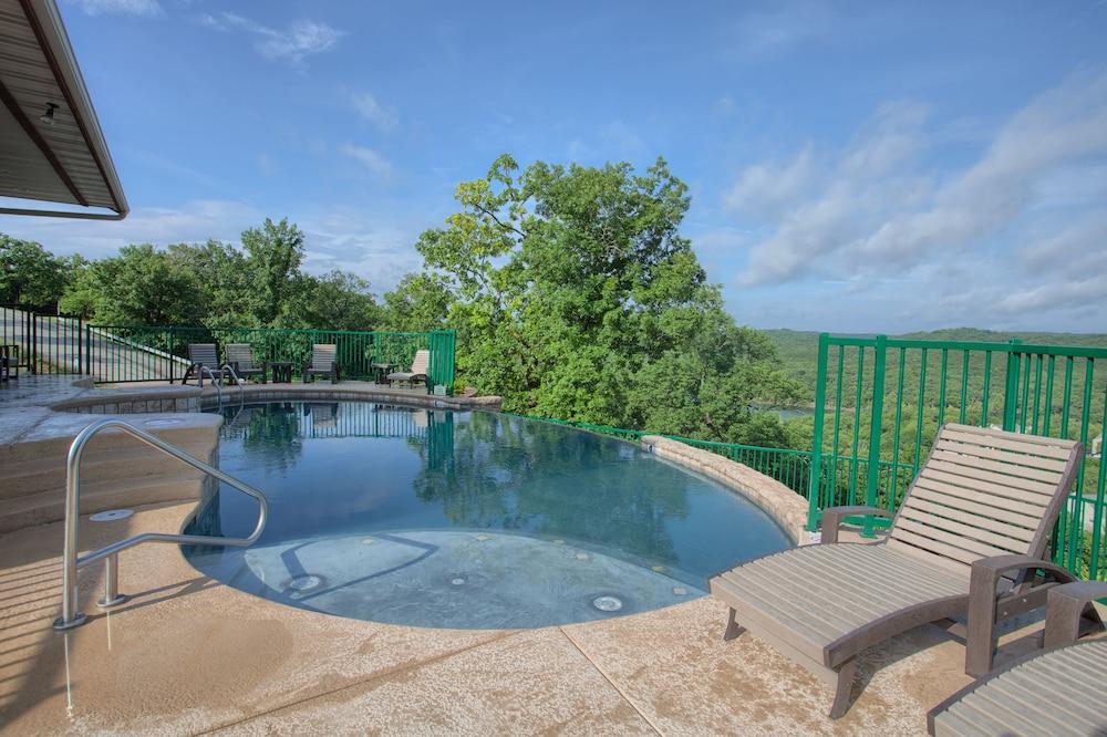 Cliffs Resort Table Rock Lake Infinity Pool